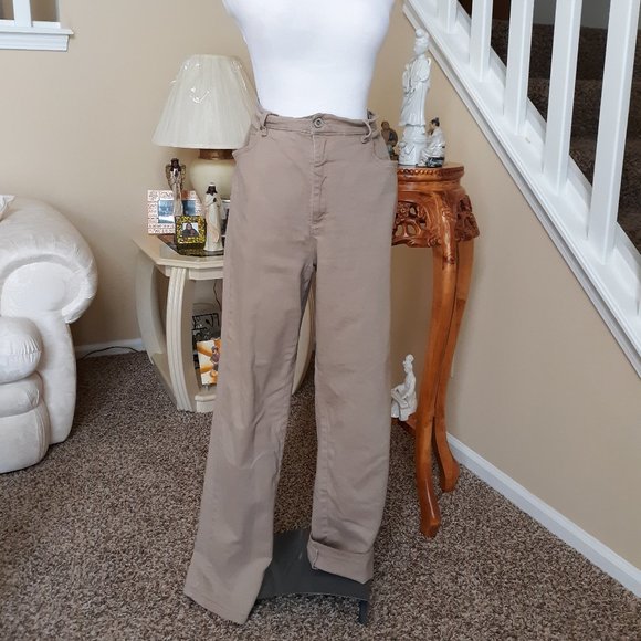 Gloria Vanderbilt Denim - EUC Gloria Vanderbilt Tan Sz 14L